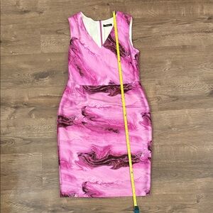 Vera Wang V Neck Pink Swirl Midi Dress